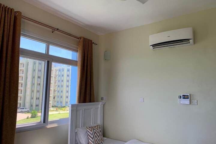 Room 8 of 33