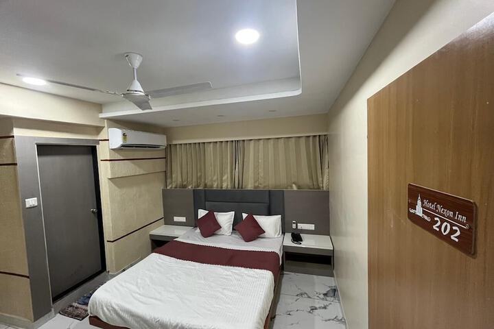 Room 2 of 6