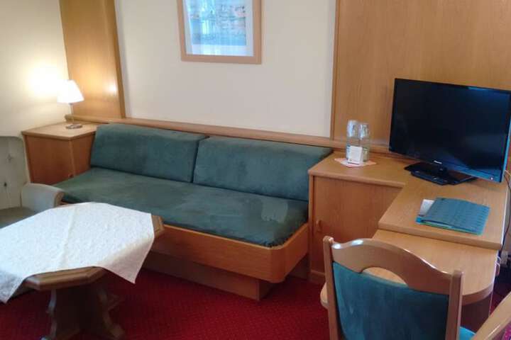Room 21 of 36