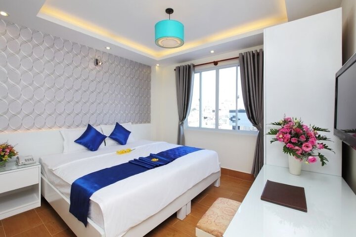 Room 13 of 83
