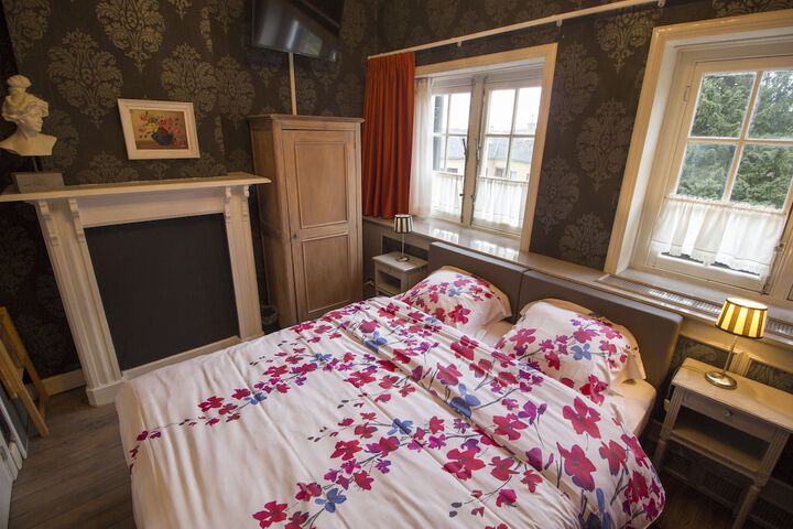 Room 3 of 21