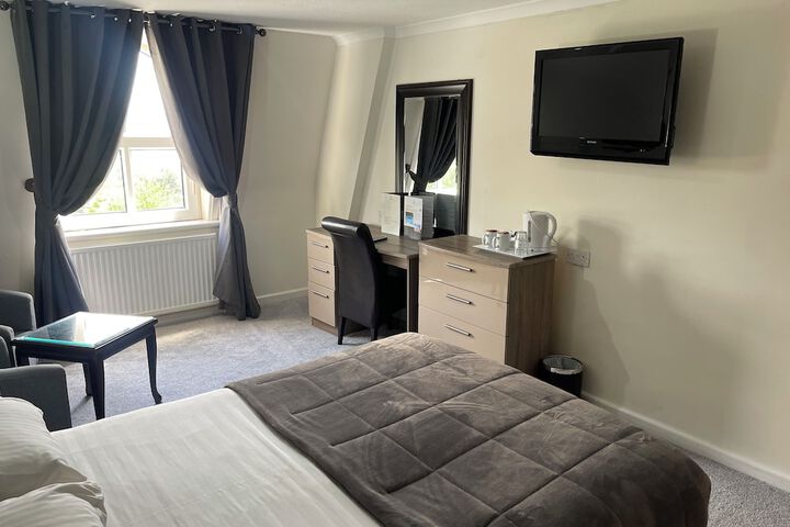 Room 12 of 175