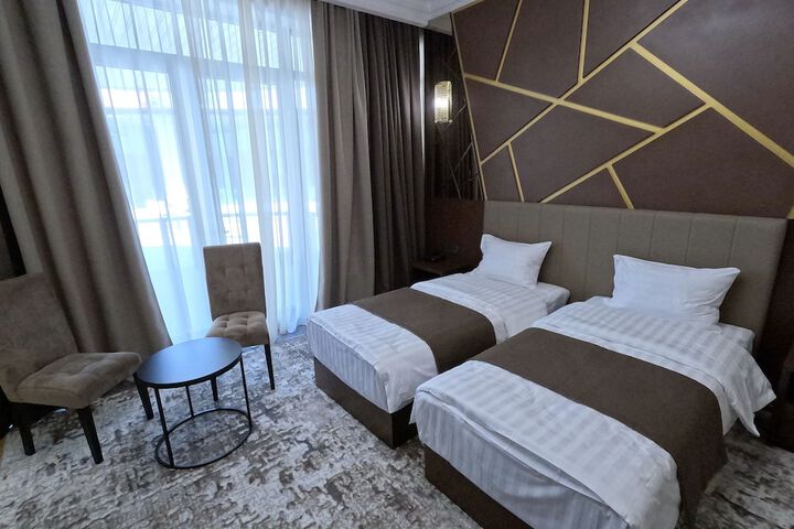 Room 4 of 25
