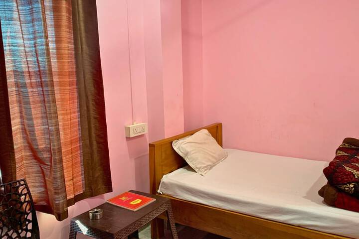 Room 14 of 37