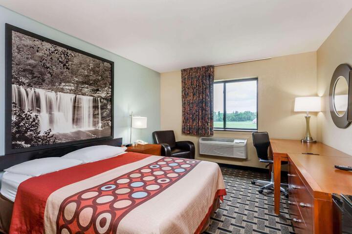 1 Queen Bed (6 of 15)