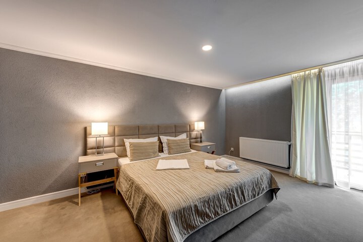 Room 22 of 34