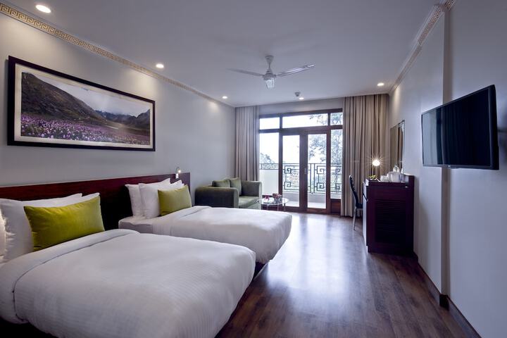 Room 4 of 33
