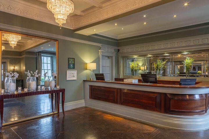 Entrance & Lobby