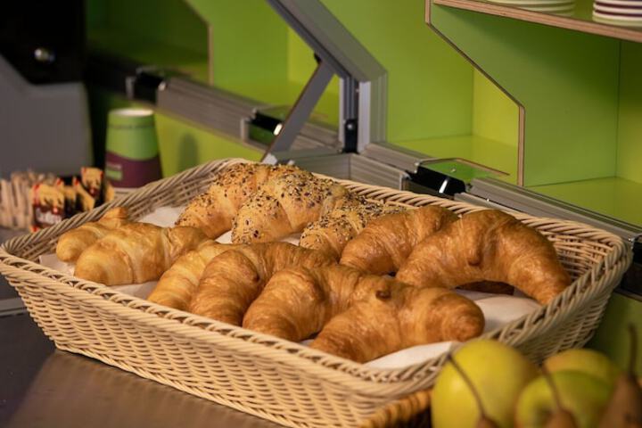 Breakfast/Coffee Service 32 of 41