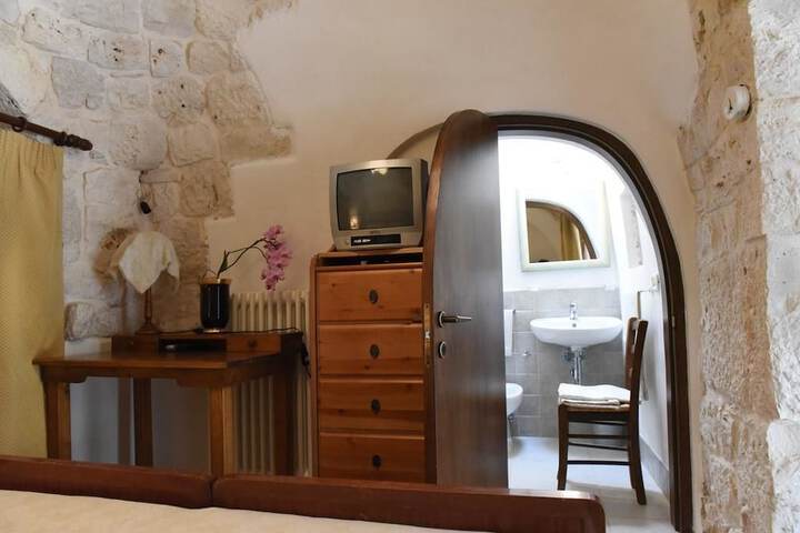 Room 13 of 26