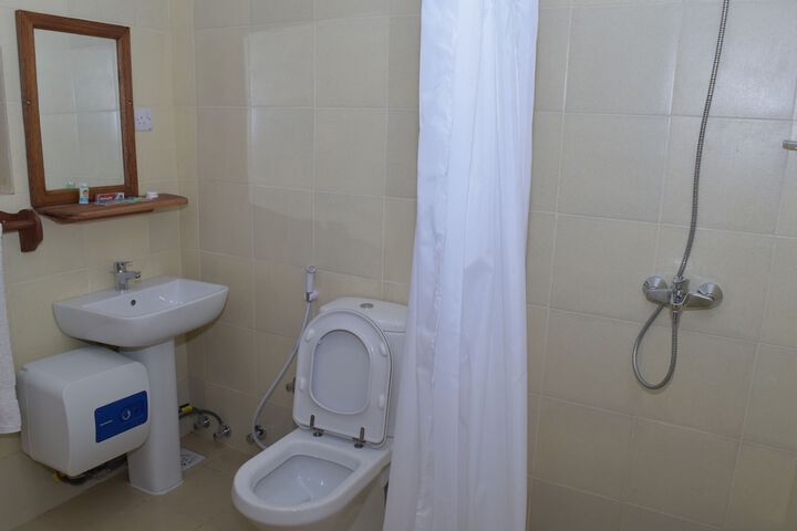 Room 8 of 12