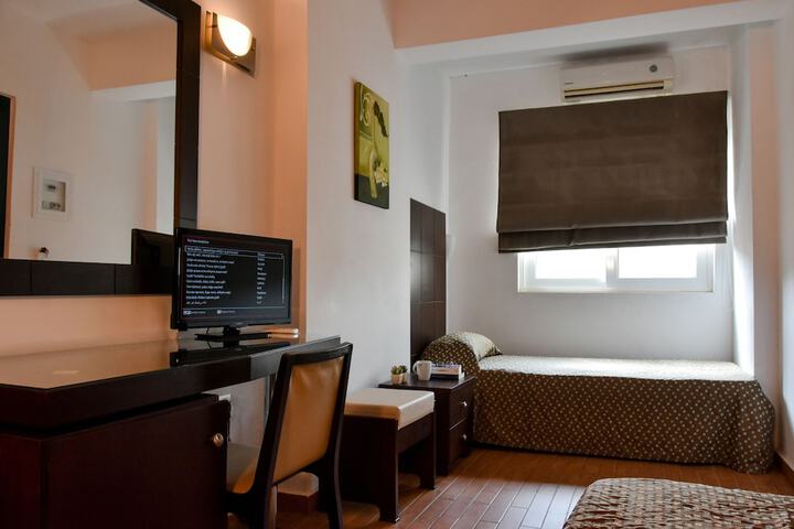 Room 6 of 50