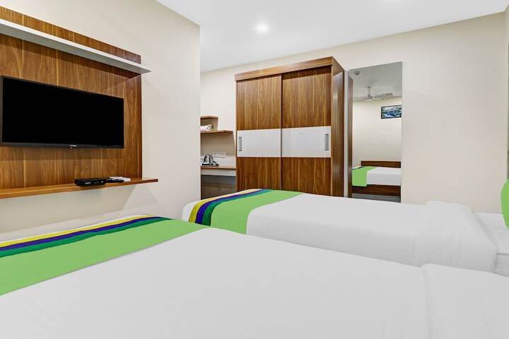 Room 12 of 30