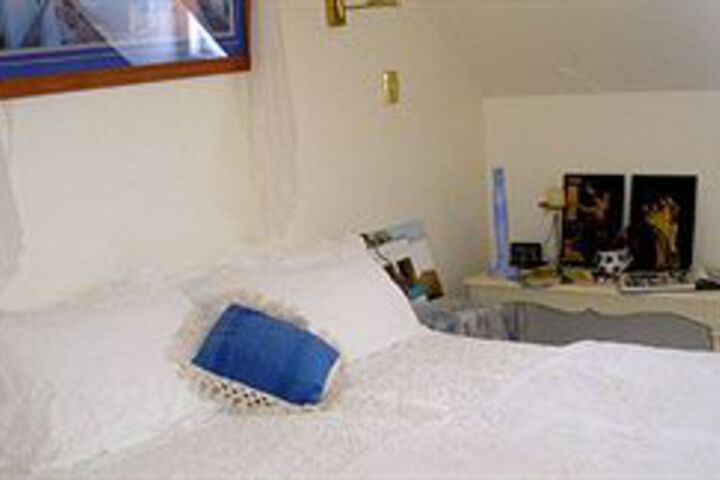 Room 7 of 19