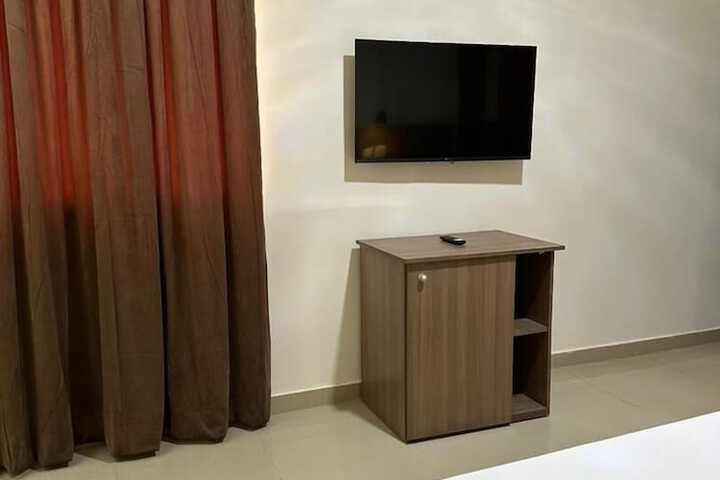 Room 9 of 14