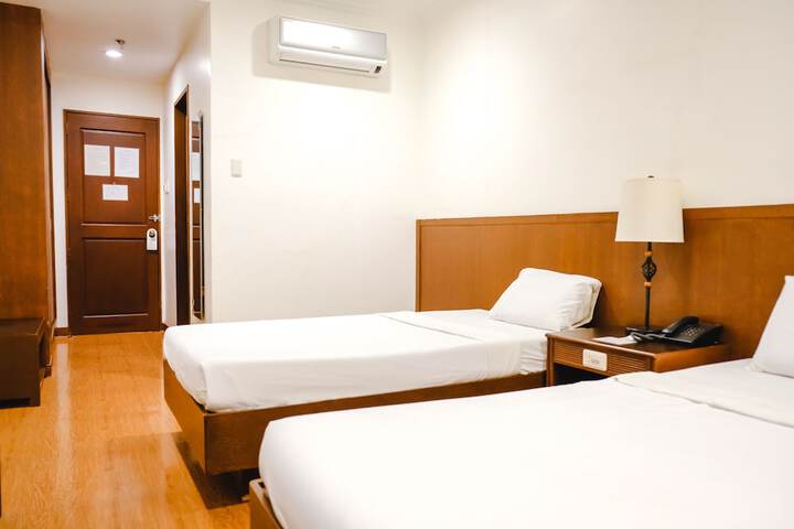 Room 9 of 50