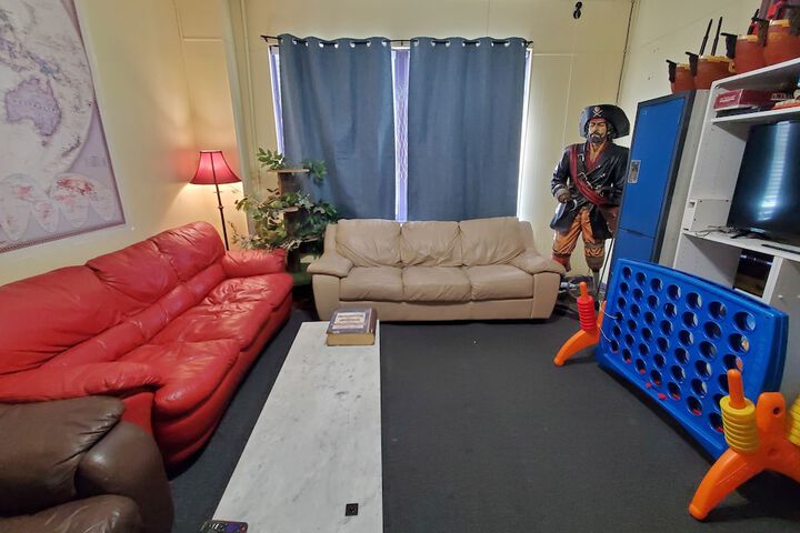 Room 32 of 46