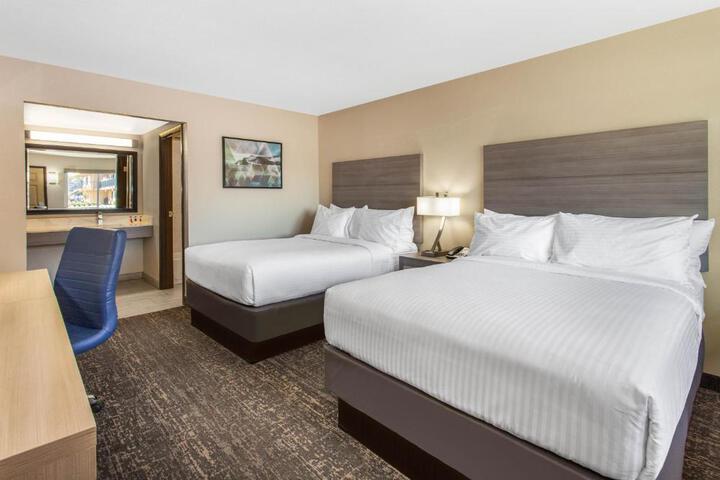 2 Double Beds (2 of 10)