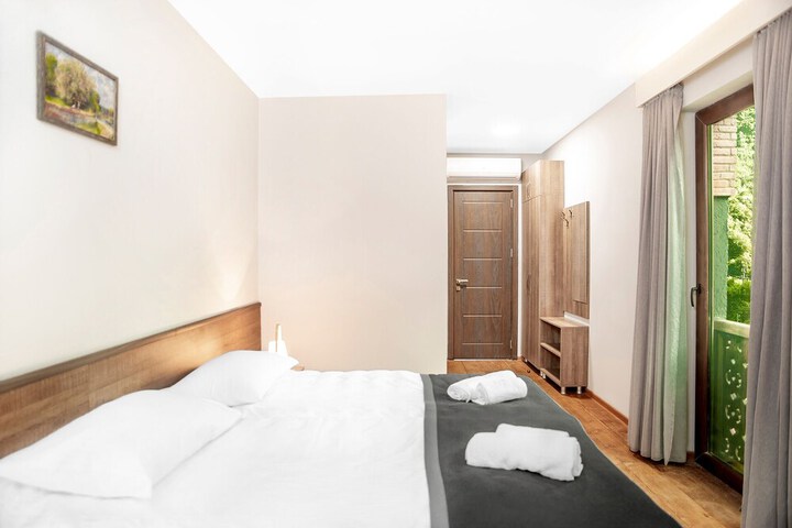 Room 4 of 15