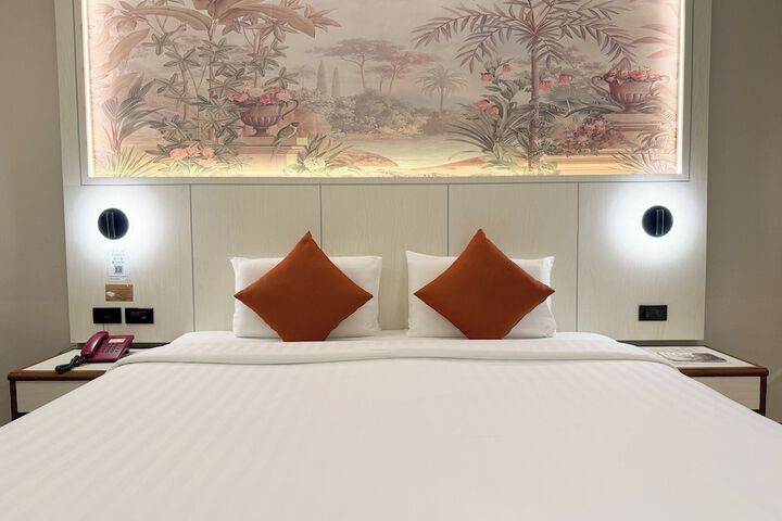 Room 27 of 48
