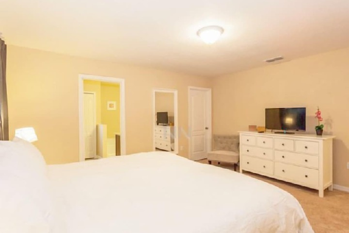 Room 8 of 19