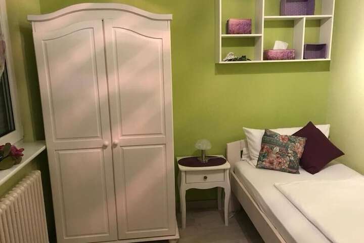 Room 6 of 39