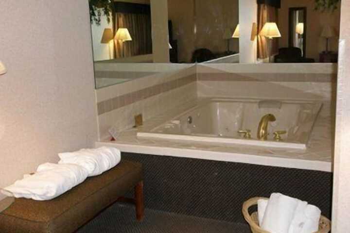 Jetted tub