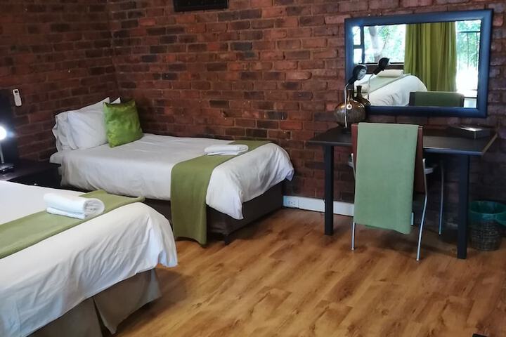 Room 5 of 105