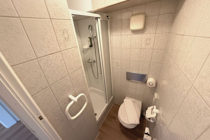 Room 52 of 163