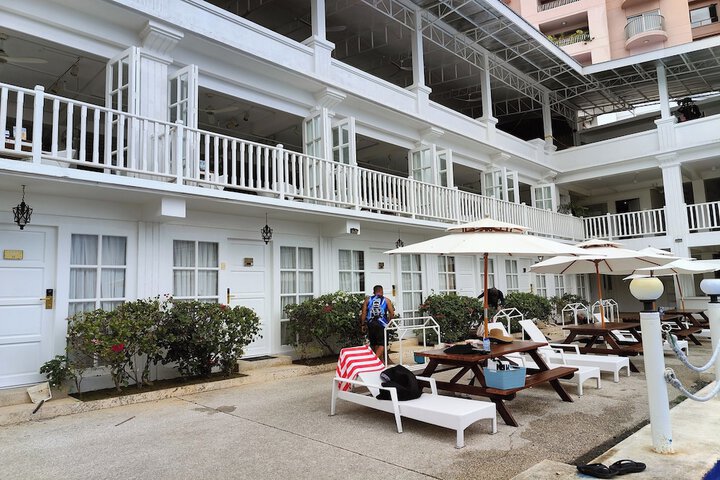 Hotel 100 of 117