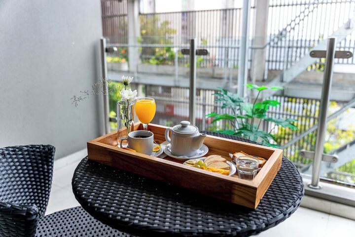 Breakfast/Coffee Service 77 of 96