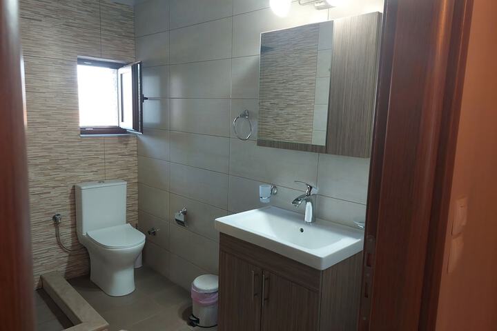 Room 13 of 20