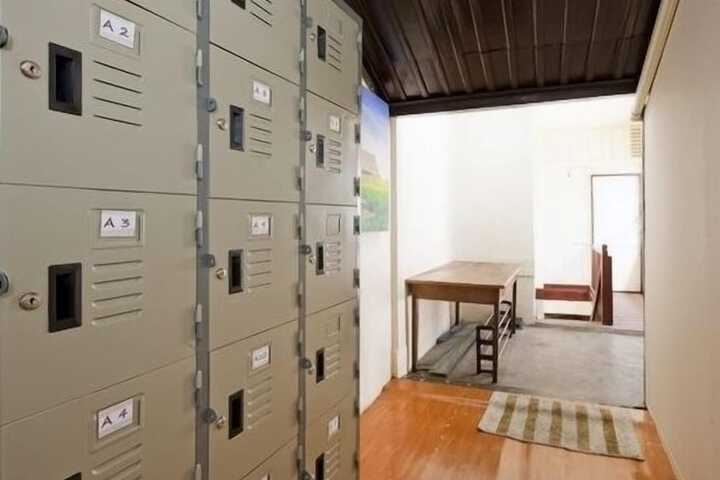 Room 7 of 25