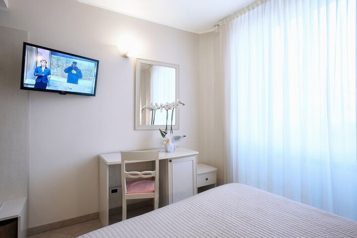 Room 9 of 40