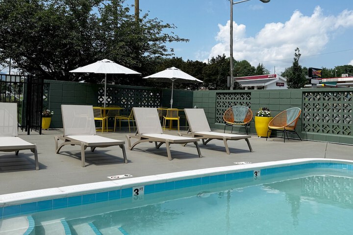 Pool 15 of 22