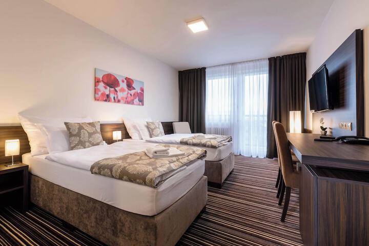 Room 3 of 37