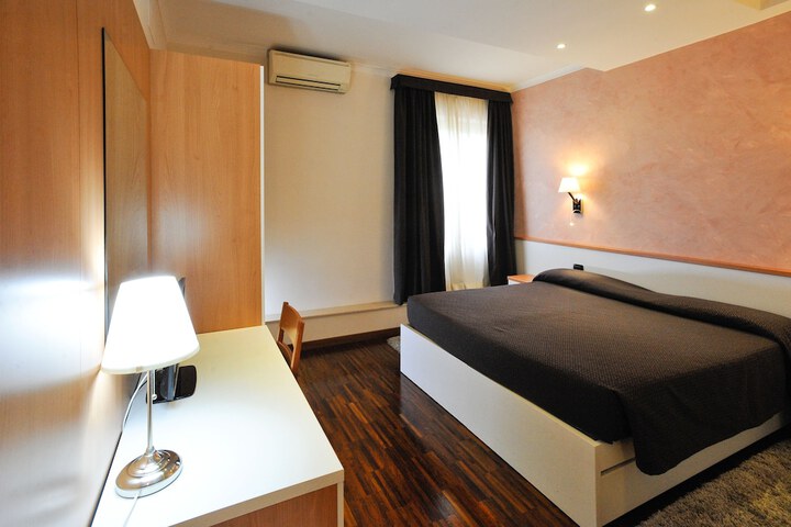 Room 15 of 119