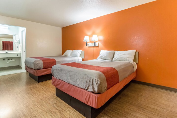2 Double Beds (2 of 11)