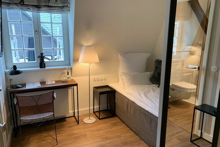 Room 17 of 34