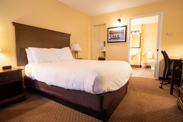Double Accessible Queen Size Bed (10 of 28)