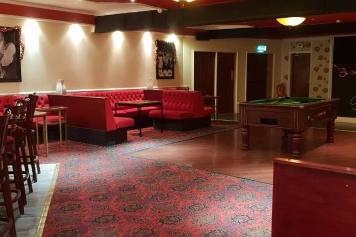 Lounge 2 of 15