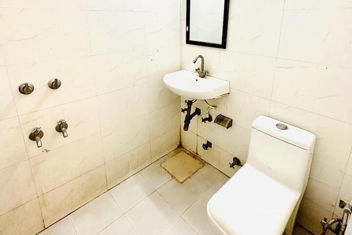 Room 14 of 15