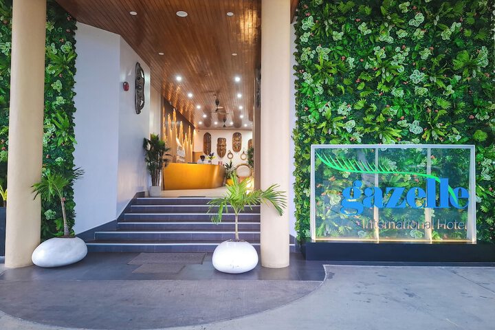 Hotel 3 of 120