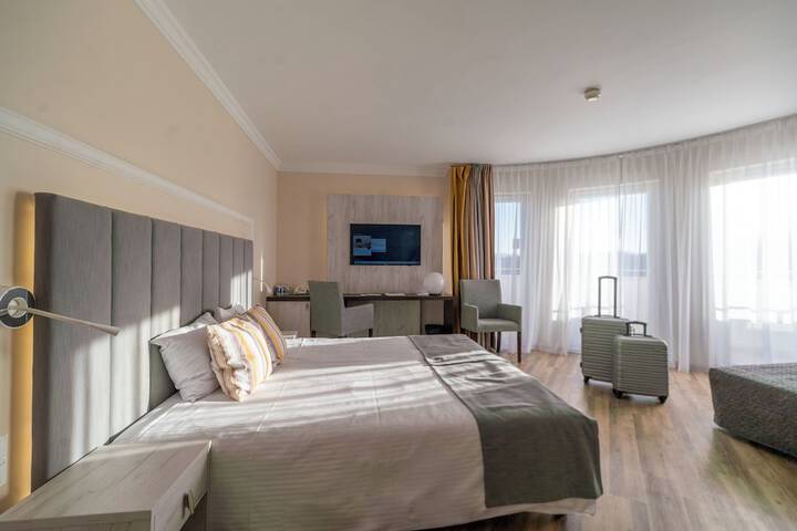 Room 10 of 30