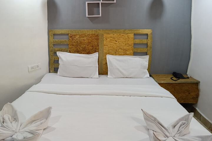 Room 4 of 7