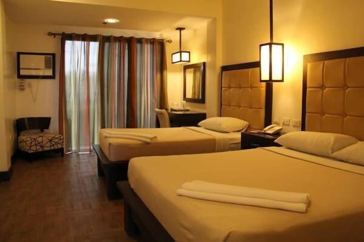 Room 9 of 37