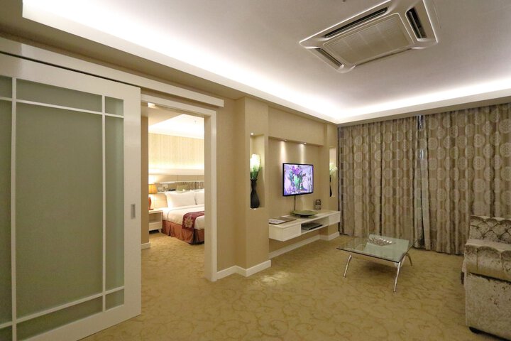 Room 13 of 66