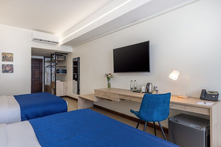 Room 10 of 38