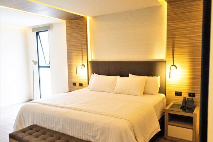 Room 18 of 115