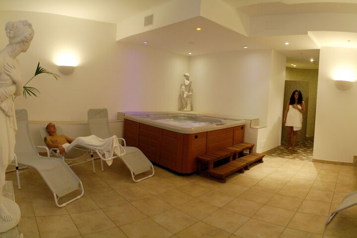 Spa 17 of 44